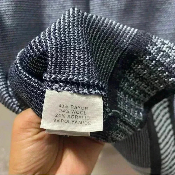 St. John‎ Sports M wool blend sleeveless knitted navy blue stripe top crewneck - Picture 6 of 9